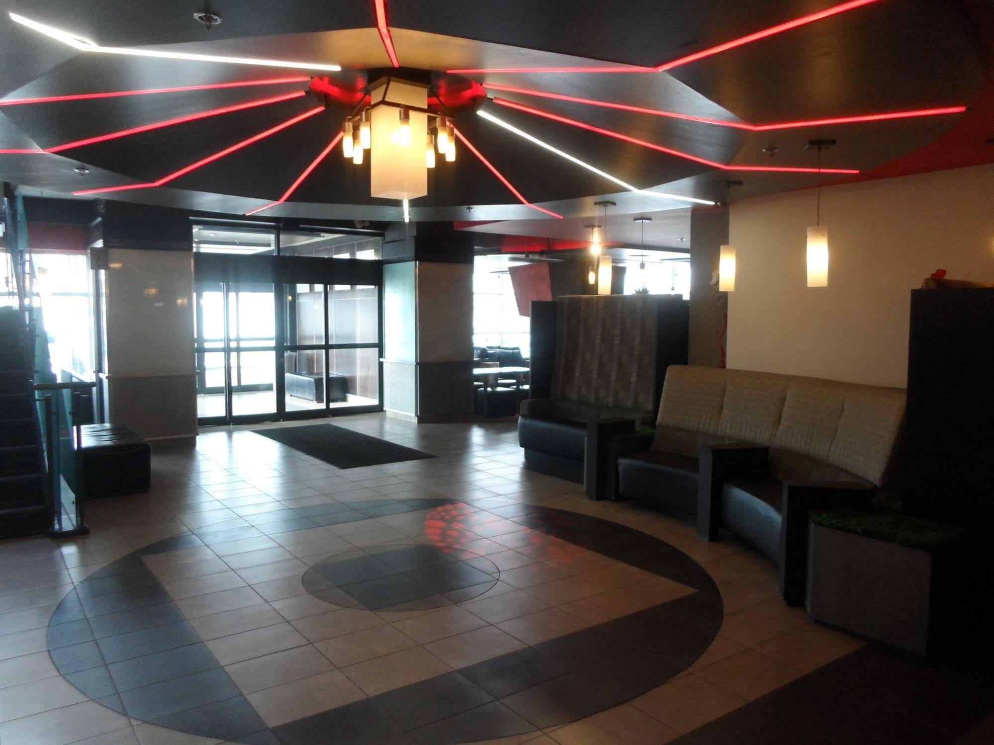 Grand Times Hotel - Aeroport De Quebec Bagian luar foto